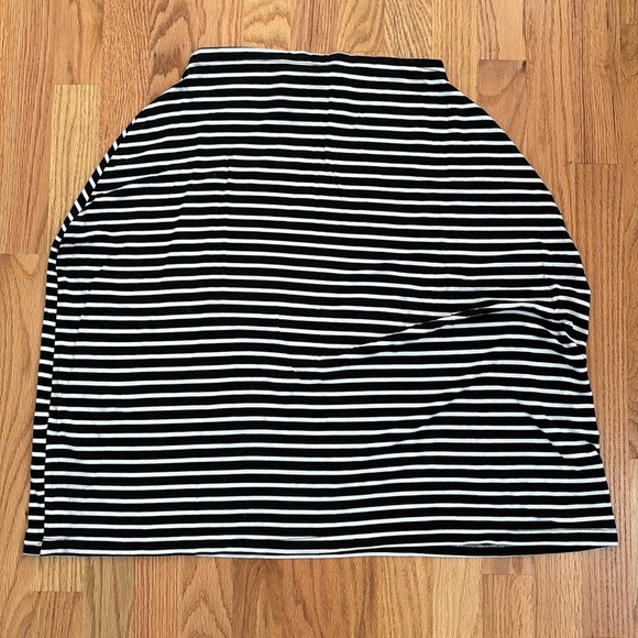 Milk Snob Nursing/Baby Car Seat Cover - Modern Stripe pattern. Gently used! - Picture 2 of 3